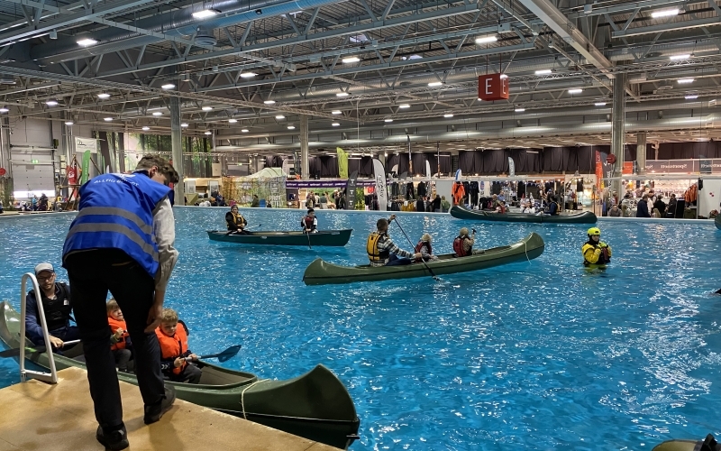 Innepadling i kano på Barnas Camp Villmark